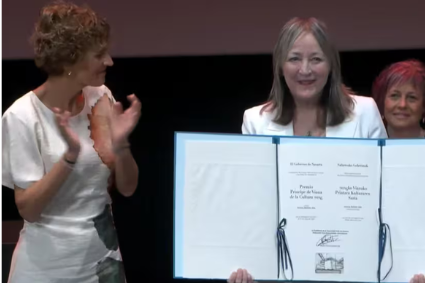 La presidenta del Consejo de Navarra, Ana Clara Villanueva, ha asistido al acto de entrega del Premio Príncipe de Viana de la Cultura 2026 a la cantante, compositora y guitarrista navarra Aurora Beltrán.